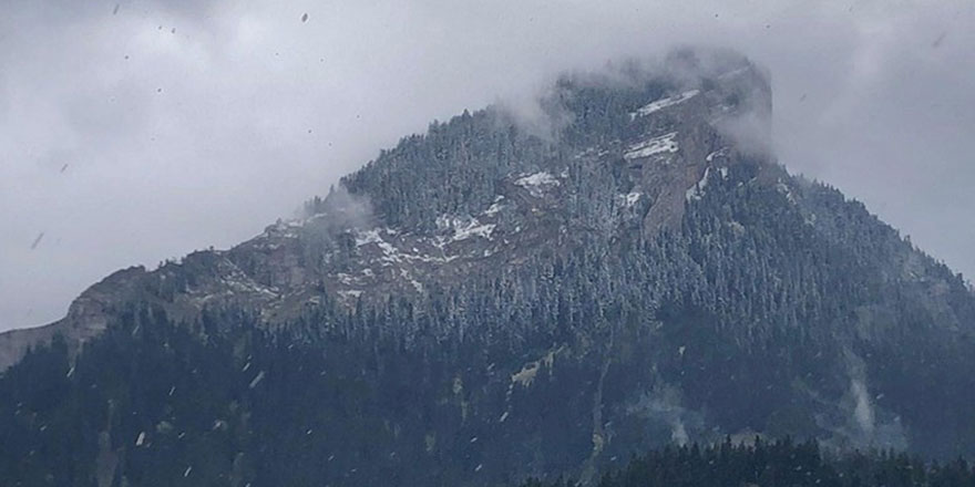 Ilgaz ve Yaralıgöz dağlarına ilkbaharda kar yağdırıldı