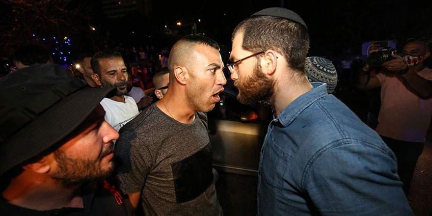 Mescid-i Aksa’ya baskına gelen Yahudiler, Filistinlilerin akın etmesiyle bölgeyi terk etti