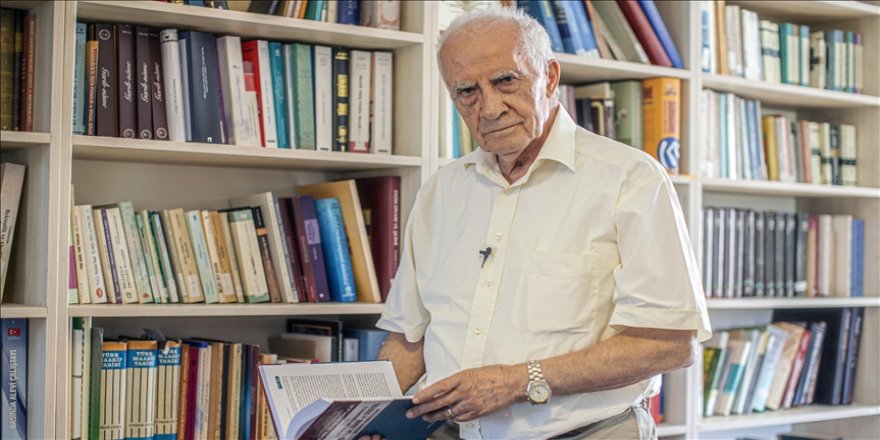 Ayasofya'nın bir dirilişe vesile olacağına inanıyorum