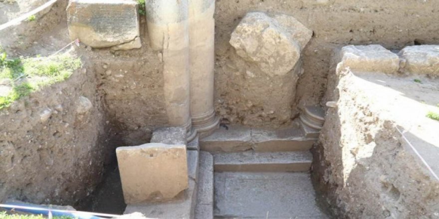 Aizanoi Antik Kenti'ndeki kazılarda agoranın giriş kapısına ulaşıldı