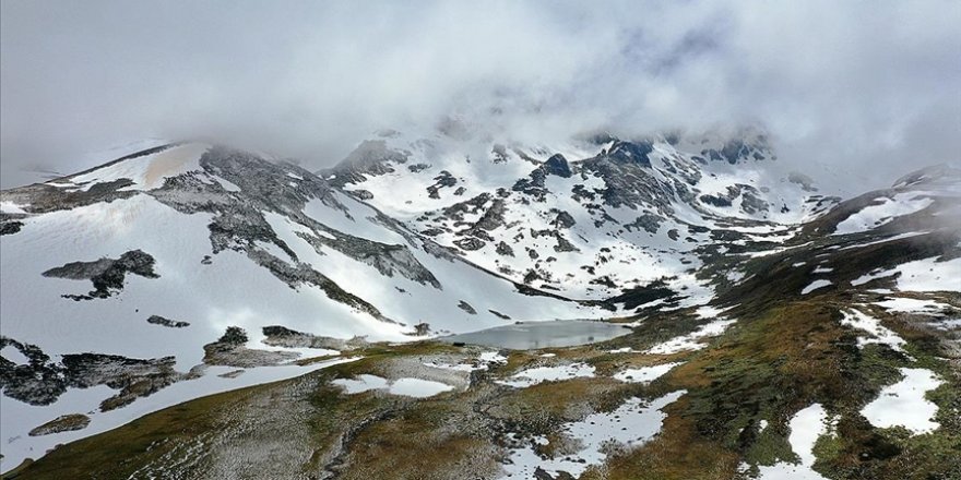 Trabzon yaylaları beyaza büründü