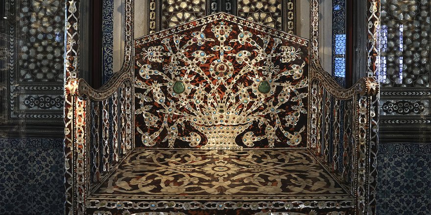 Padişahların bayram merasiminde kullandığı 'Arife Tahtı' Topkapı Sarayı'nda sergilenmeye başlandı