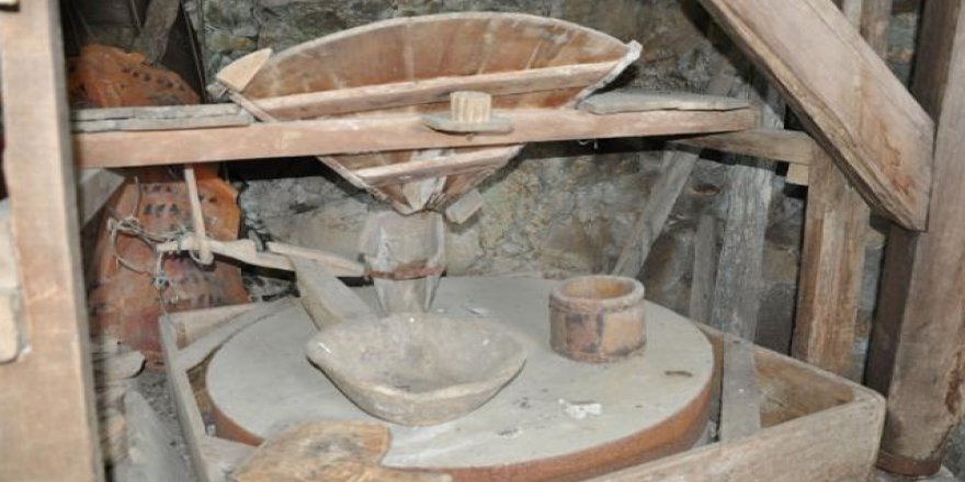 Teknoloji gelişince asırlık su değirmeni tarih oldu