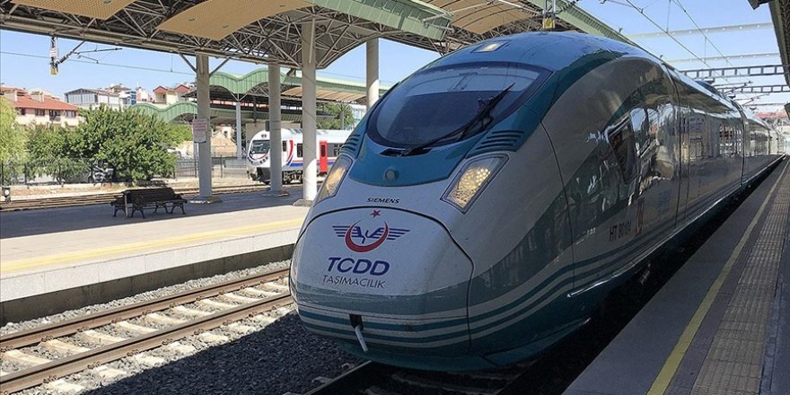 TCDD Taşımacılık yoğun kar yağışı nedeniyle YHT seferlerini artırdı