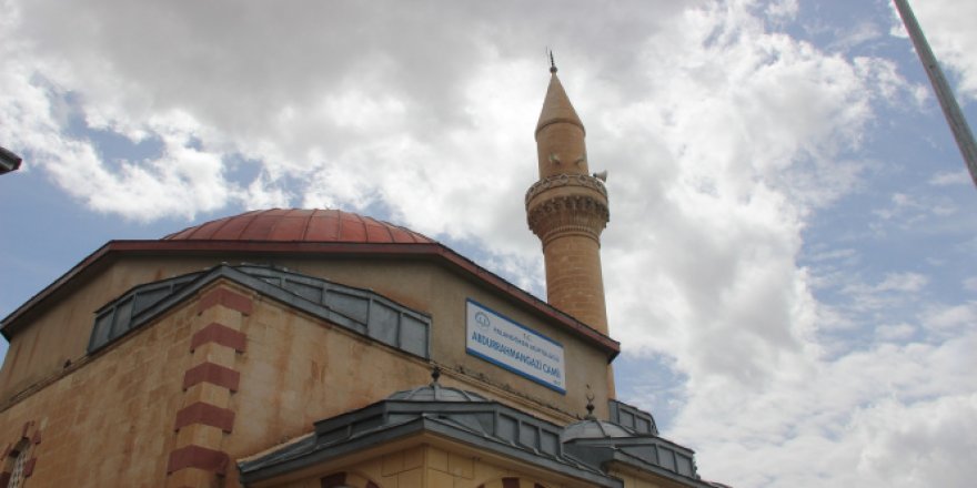 Gizemli yolu ve efsaneleriyle meşhur Abdurrahman Gazi Türbesi bu bayram boş kaldı