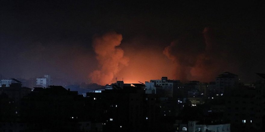 İsrail Gazze Şeridi'nde bakanlık binalarını bombaladı