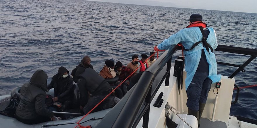 Türk kara sularına itilen 211 sığınmacı kurtarıldı