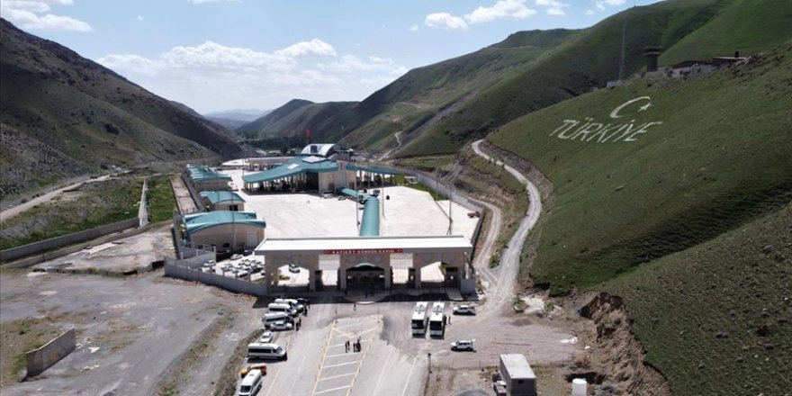 Van'daki Kapıköy Gümrük Kapısı'ndan geçişler başladı