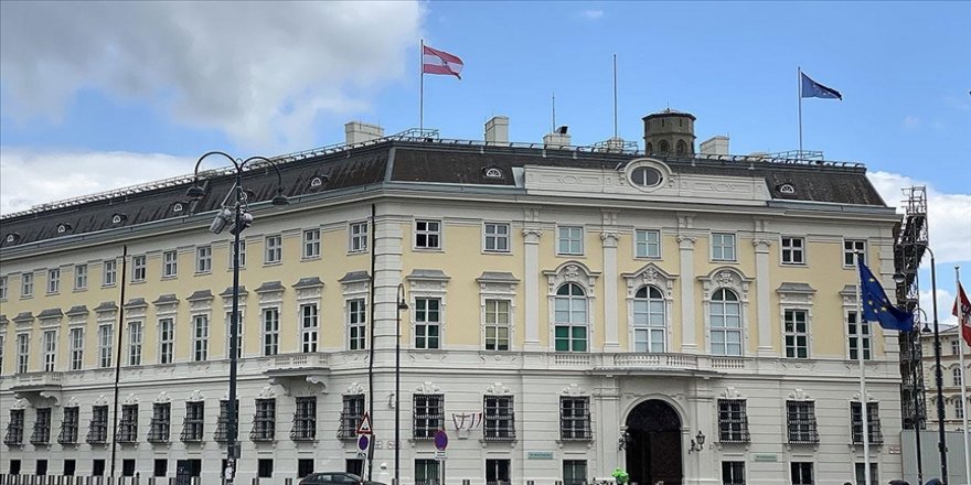 Avusturya'da tepkilere neden olan İsrail bayrakları devlet binalarından kaldırıldı