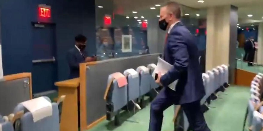 Suçlamaları kaldıramayan İsrailli Büyükelçi salonu terk etti!