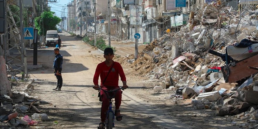 Gazze'de ateşkesin ardından sokaklar temizleniyor