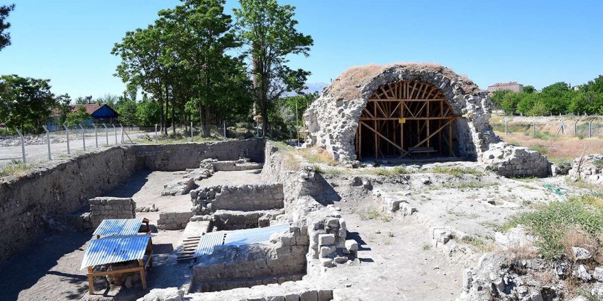 Tarihi Şahabiyye-i Kübra Medresesinde çalışmalar devam ediyor
