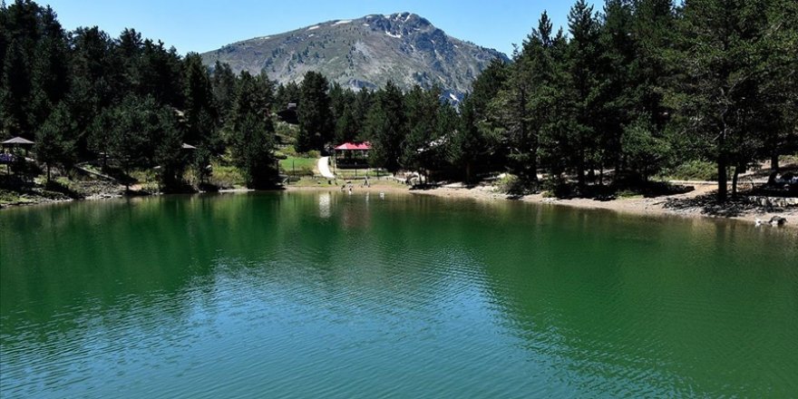 Sessizliğin hakim olduğu Limni Gölü ziyaretçilerini bekliyor