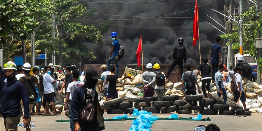 Myanmar'da ordunun saldırıları sonucu 90 bin kişi yerinden oldu