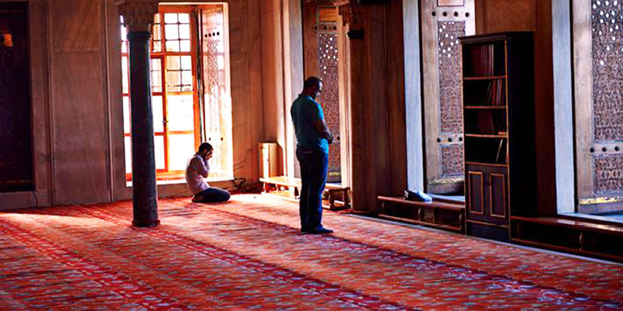 Namazda okunan sûrelerin sırası ve sırasız okumanın hükmü