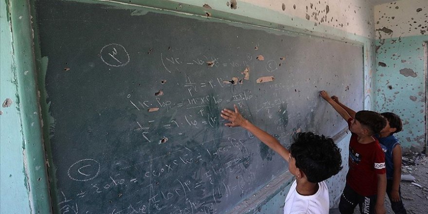 İsrail'in Gazze'ye yönelik saldırılarında 55'i anaokulu 187 okul zarar gördü