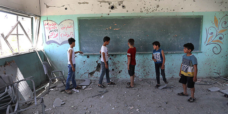 İşgalci İsrail Gazze'de 55'i anaokulu 187 okulu da vurdu