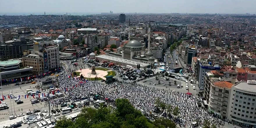 Taksim Cami, Cuma namazı ve dualarla ibadete açıldı