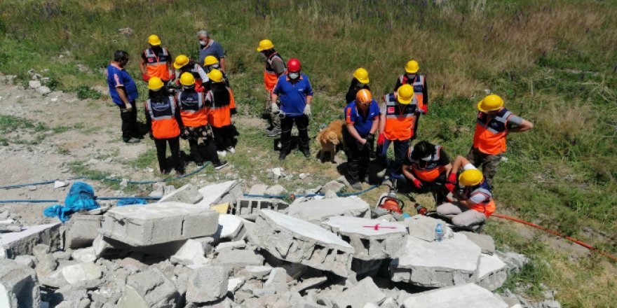 Destek AFAD gönüllülerine enkazda arama kurtarma eğitimi