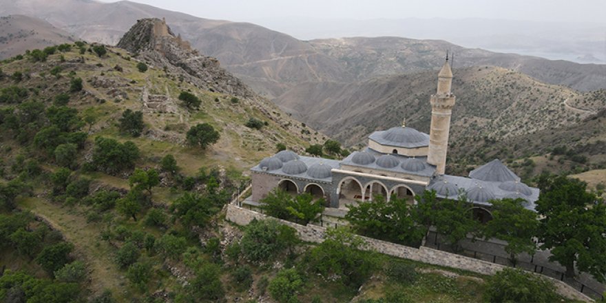 Tam 456 yıllık, muhteşem manzarası ile dikkat çekiyor