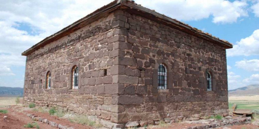 300 yıllık tarihi camide kitabe gün yüzüne çıkarıldı