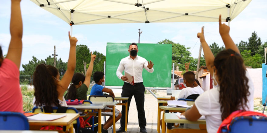 İşte örnek bir okul müdürü: Derslere açık havada devam