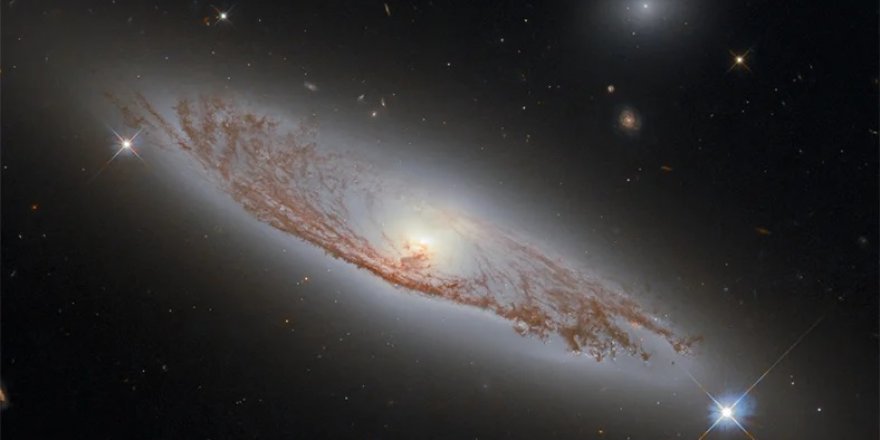 NASA, 150 milyon ışık yılı uzaklıktaki spiral galaksinin fotoğrafını yayınladı