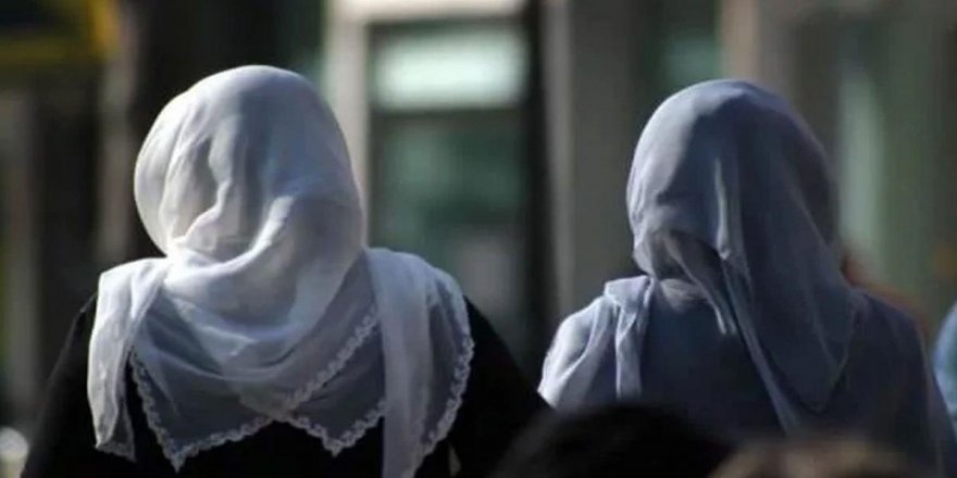 Antalya'da Müslüman olan Ukrayna vatandaşı Yana, Ayten ismini aldı