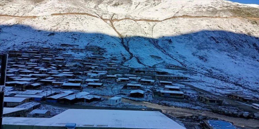 Kaçkarlar'a haziranda kar yağdırıldı