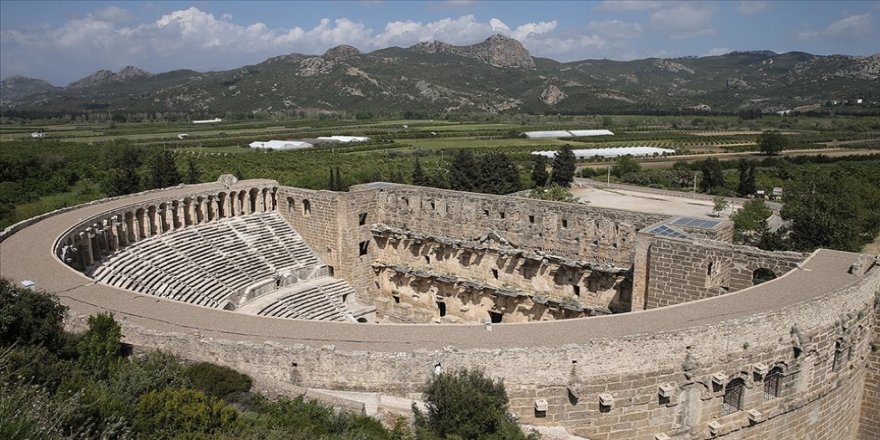 Aspendos Antik Kenti'nin UNESCO'nun kalıcı listesine alınması için çalışma yürütülüyor