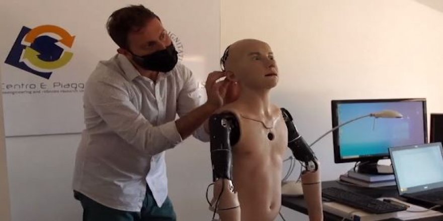 Bu robot insan gibi mimik yapabiliyor