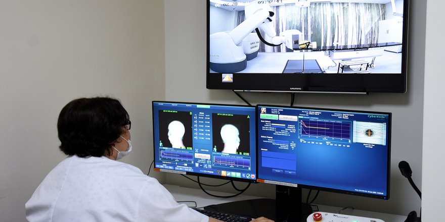 Robotik radyocerrahi cihazı 'Uzay Neşteri' kanser tedavisinde etkin rol üstleniyor