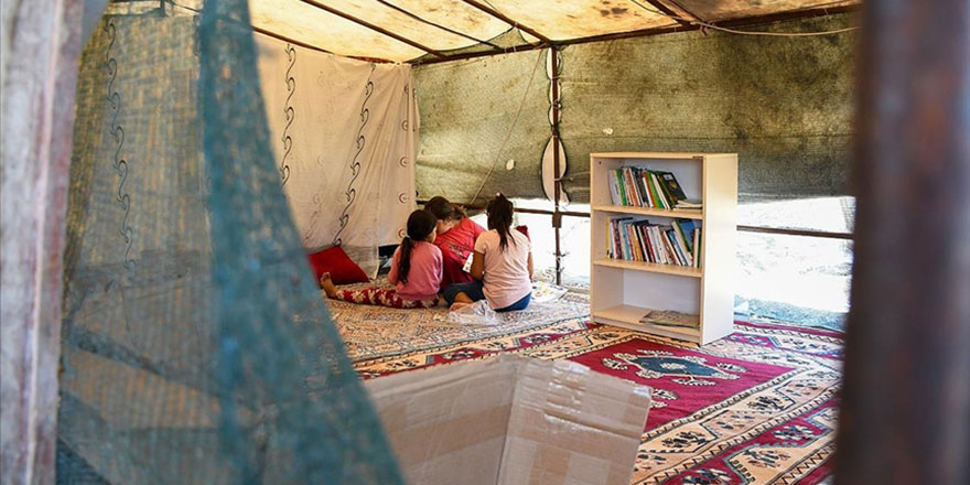 Mevsimlik tarım işçilerinin çadırları kitaplıkla buluşuyor