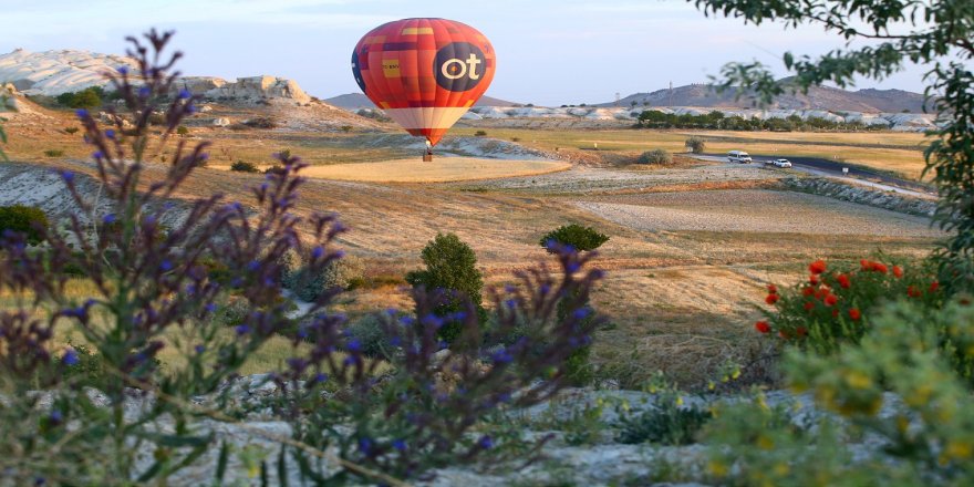Kapadokya'da sıcak hava balonlarının görsel şöleni