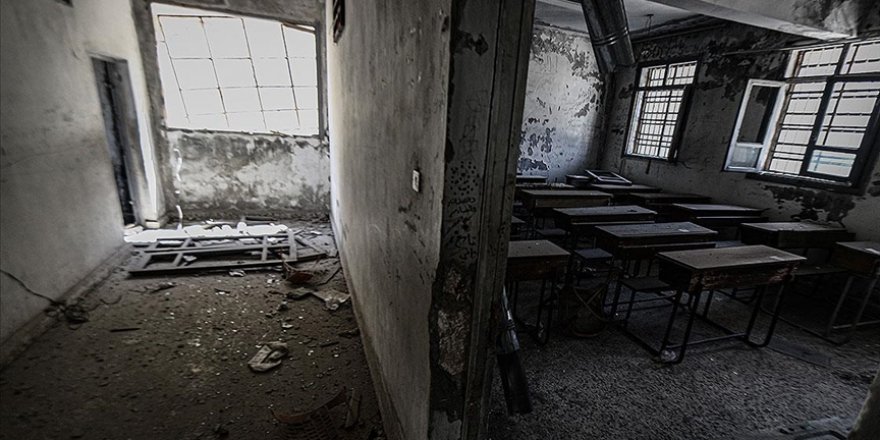 Esed rejiminden Ebrar kampında mescit ve okula saldırı