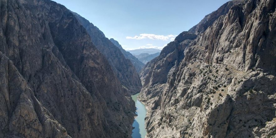 Karanlık Kanyon'da inşa edilecek 'Sırat on Fırat' köprüsünden geçmek yürek işi