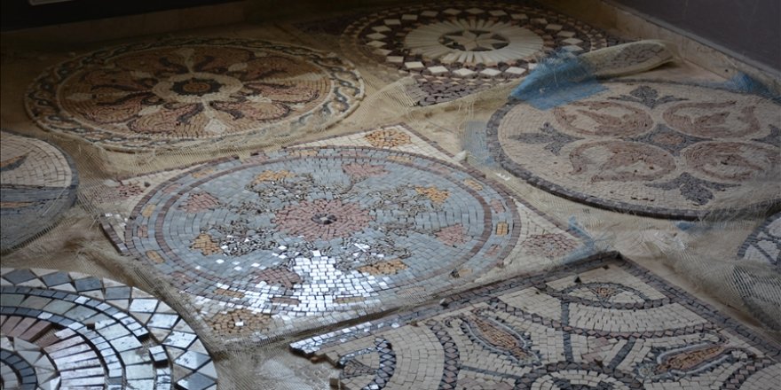 Atık mermerlerden mozaik tablo yapıyorlar