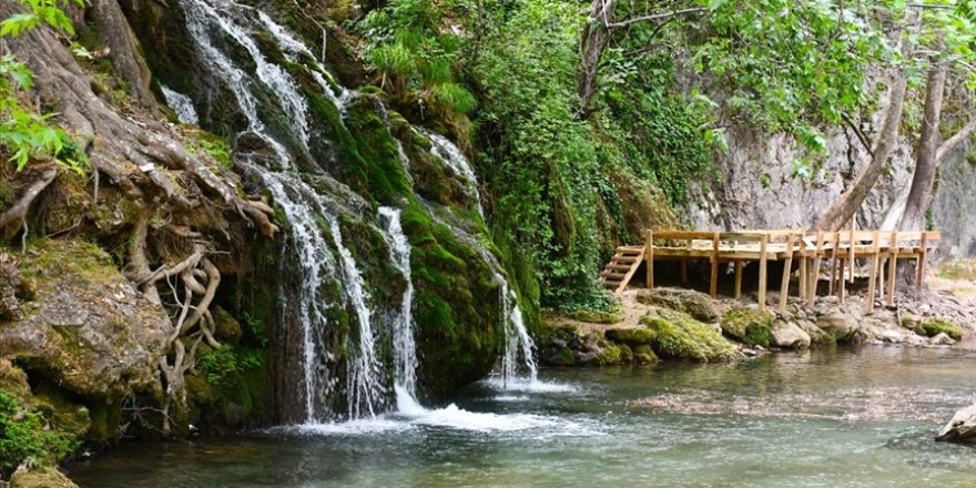 Kahramanmaraş'taki Döngel Şelalesi doğal güzellikleriyle ziyaretçilerini ağırlıyor