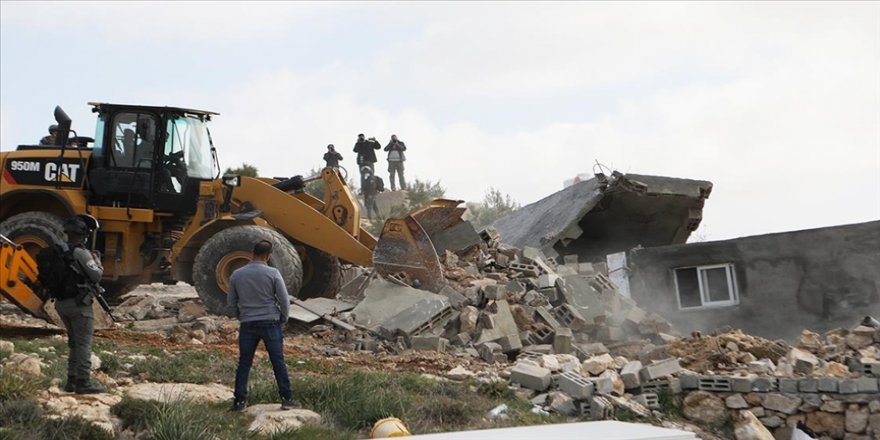 İsrail askerleri Batı Şeria'da Filistinli bedevilerin evlerini yıktı