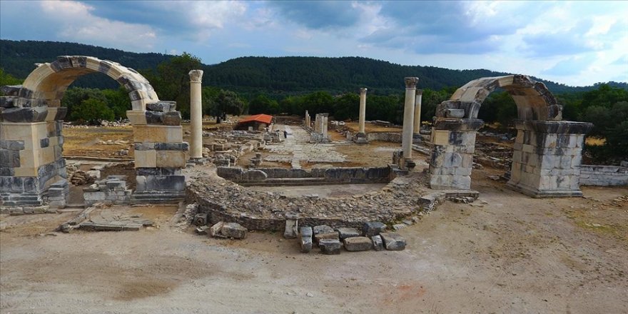 Gladyatörler kentinin şehir kapısı yıllar sonra yeniden ayağa kaldırıldı