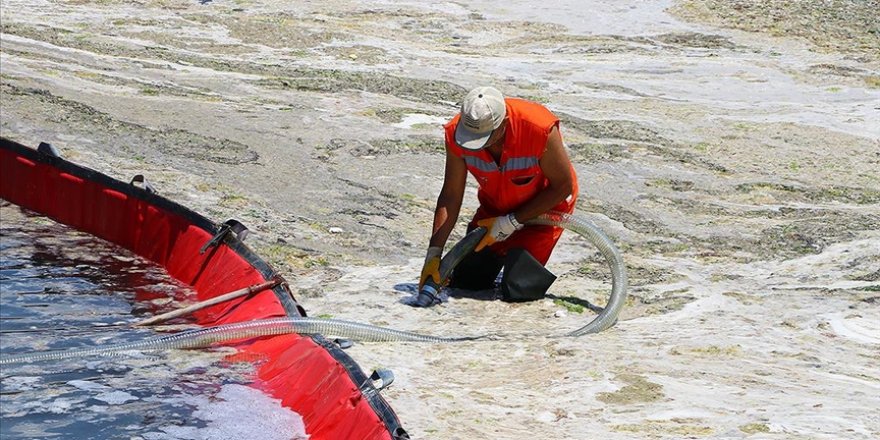 Marmara Denizi'nden 5 günde 1700 metreküp müsilaj temizlendi