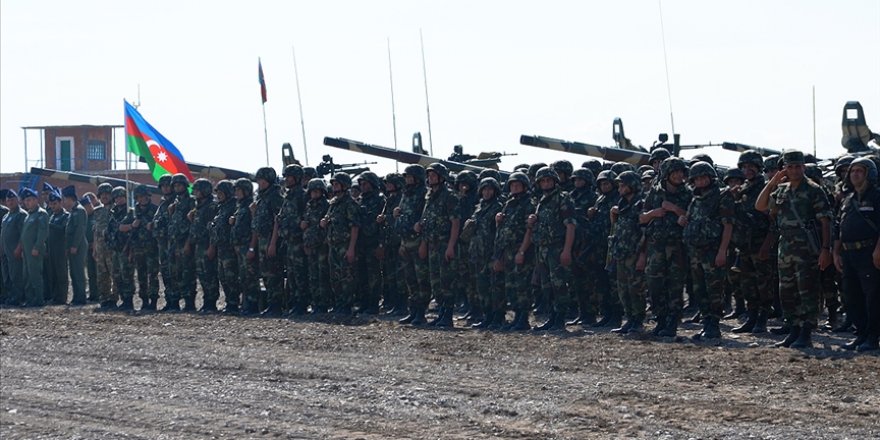 Azerbaycan ordusu Karabağ'daki savaşta 2 bin 904 şehit verdi