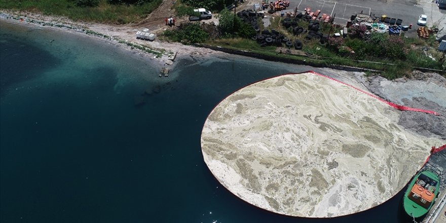 Marmara Denizi'nden 6 günde 2 bin 166 metreküp müsilaj temizlendi