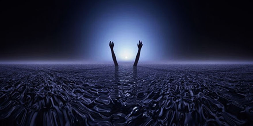 'Kişinin helak olması, eşinin ve çocuklarının elinden olacak' diye bir hadis var mı?