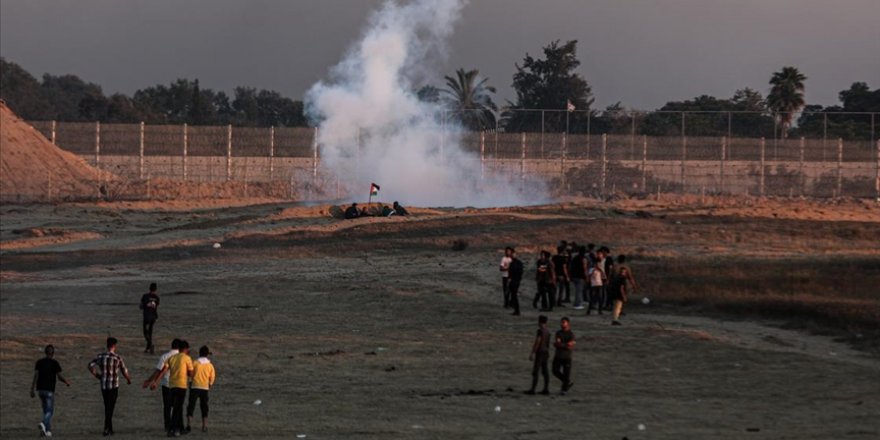İsrail güçleri Doğu Kudüs'teki 'Bayrak Yürüyüşü'nü protesto eden Gazze Şeridi'ndeki Filistinlilere ateş açtı