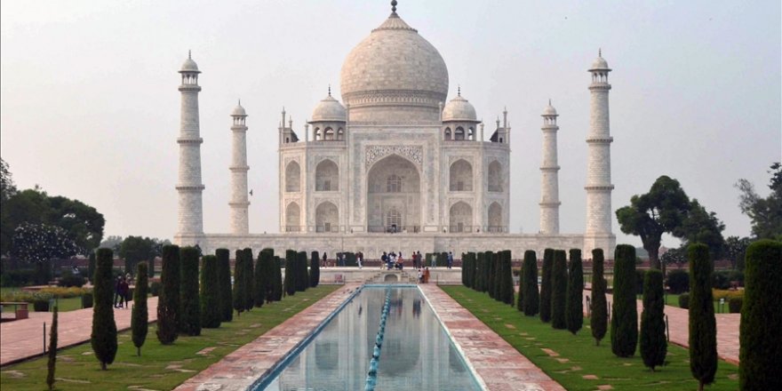 Hindistan'da Kovid-19 salgını nedeniyle kapatılan Tac Mahal 2 ay sonra ziyarete açıldı