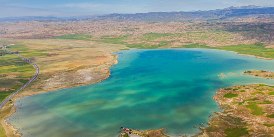 Bozkırın ortasındaki göl her yönüyle dikkat çekiyor