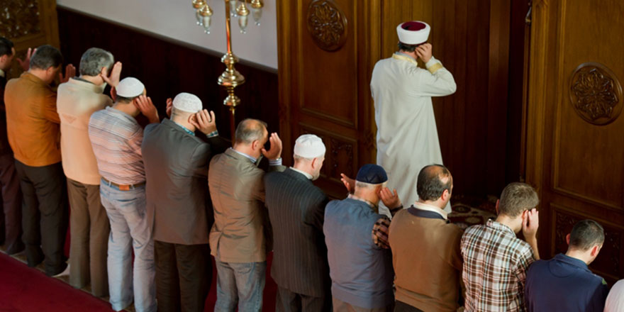Namaz sırasında çalan telefonu kapatmak namazı bozar mı?