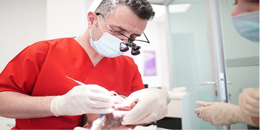 ‘Bir günde implant tedavisiyle hasta dişsiz kalmıyor’