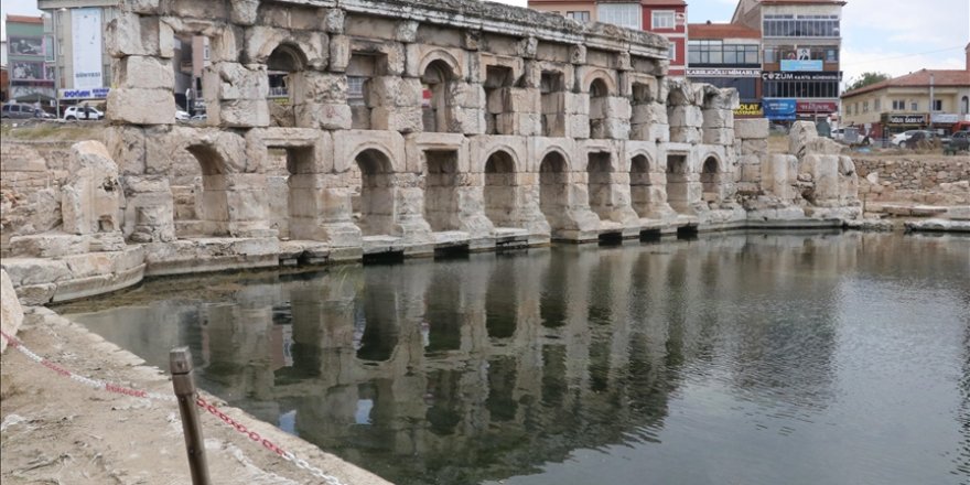 İçerisinde 2 bin yıldır sıcak su akan tarihi hamam ziyarete açılacak